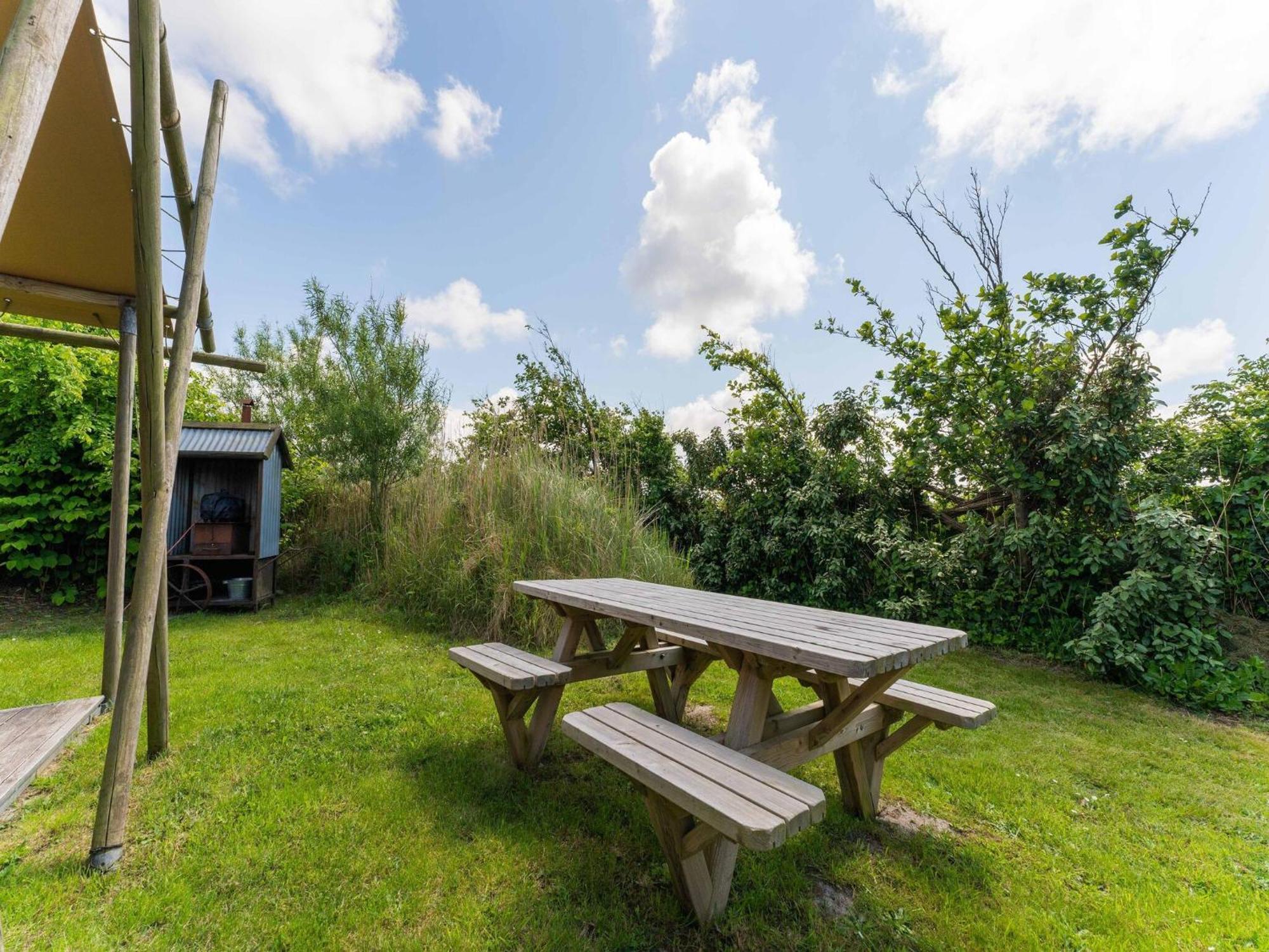 Quaint Bungalow In Callantsoog With Garden Exteriör bild