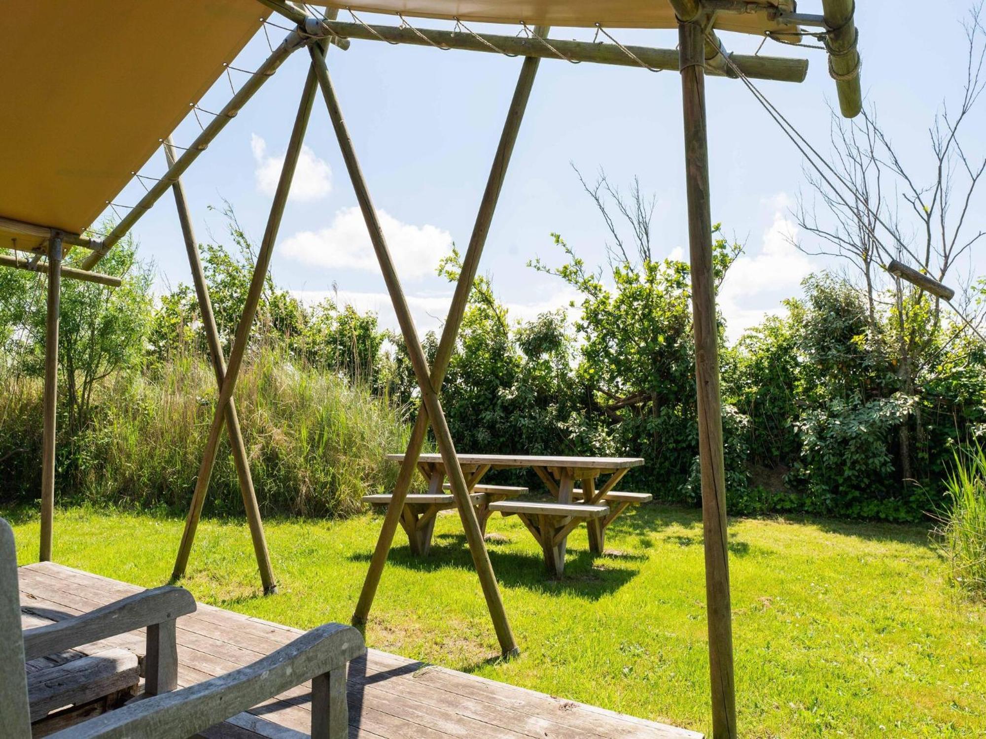 Quaint Bungalow In Callantsoog With Garden Exteriör bild